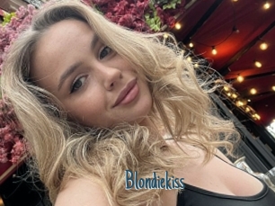 Blondiekiss